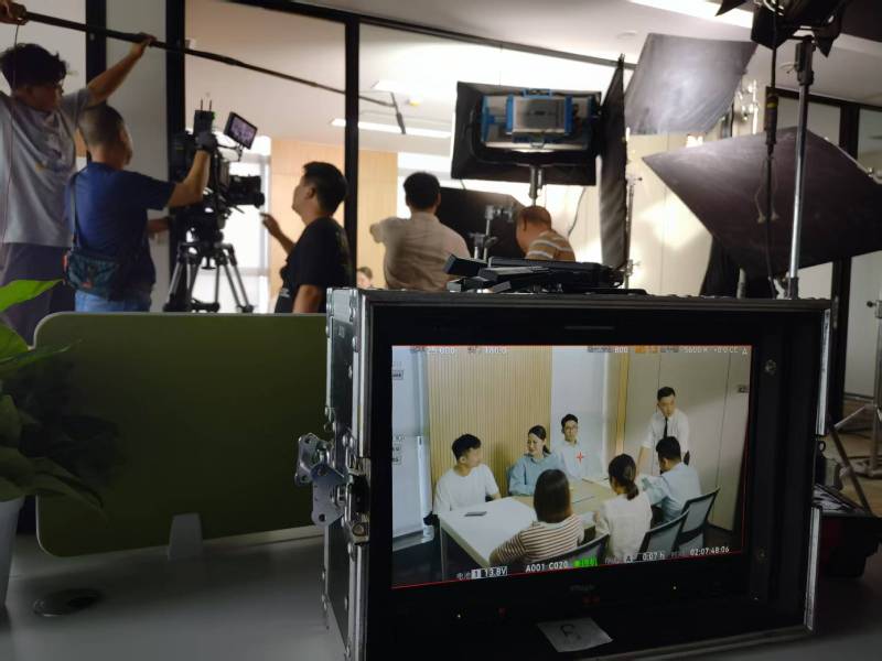 威宁TVC拍摄公司：科技产品视觉化大师，诠释未来感与功能美学